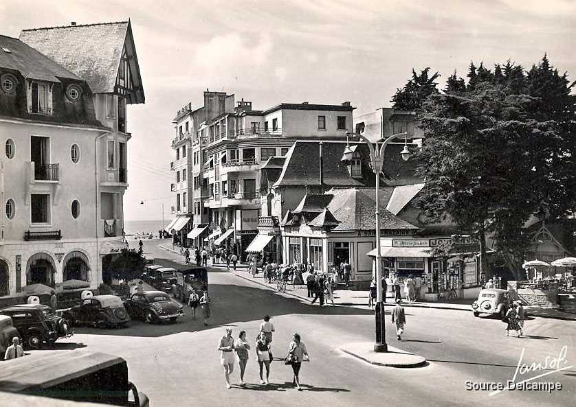 44 La Baule Place General Leclerc.jpg